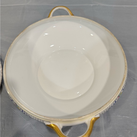 Vintage Made in Japan Covered Casserole Dish Gold Handles Floral Rim - Picture 4 of 7